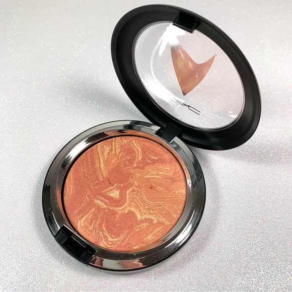 Mac Strange New Worlds Powder - Picture 1 of 8